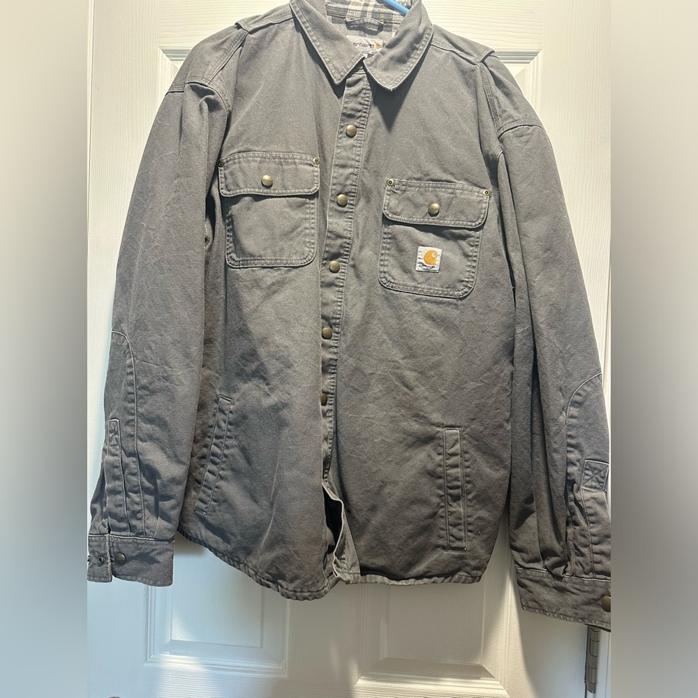 Carhartt men’s long sleeve thick jacket.